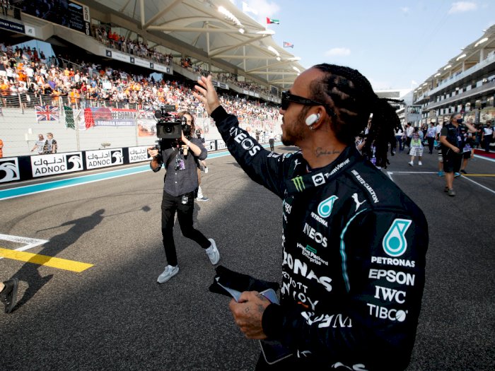 Hamilton Dirumorkan Pensiun dari F1, Mercedes justru Kasih Kode Sebaliknya