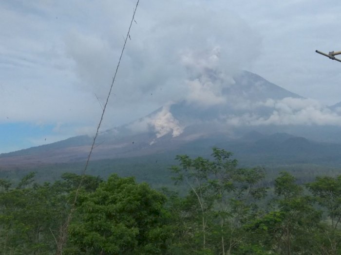 Gunung Semeru Erupsi Kembali, Jarak Luncur Awan Panas Guguran Hingga 5.000 Meter