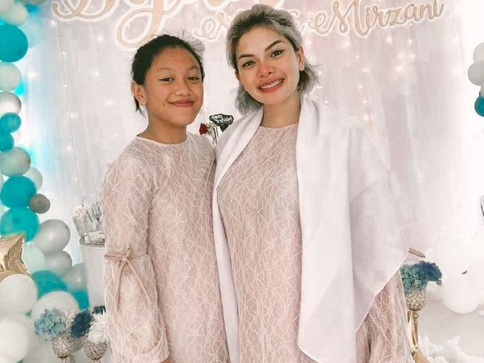 Nikita Mirzani Semprot Netizen yang Sebut Wajah Putrinya Jerawatan