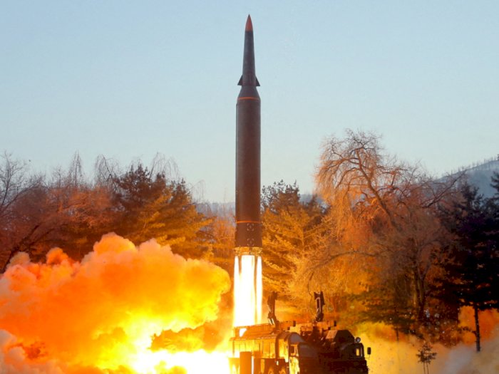 Korea Utara Tembakkan Rudal Hipersonik: Klaim Kena Sasaran Sejauh 700 Km