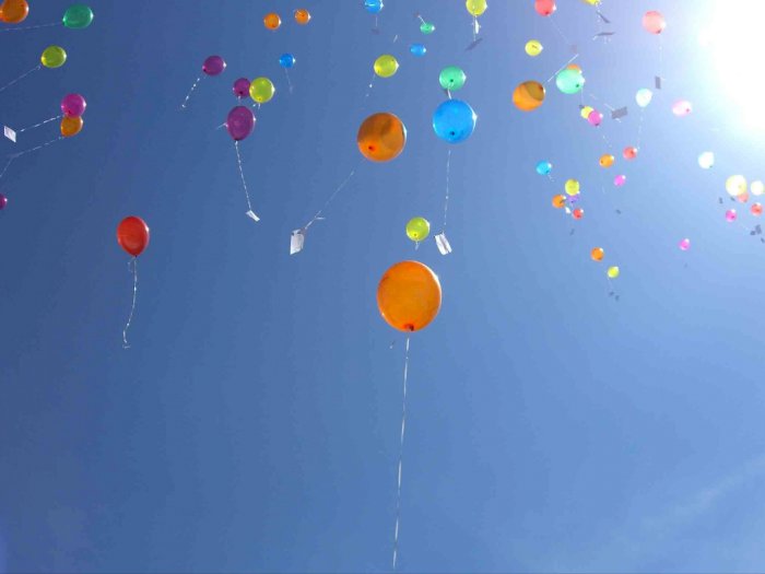 Terlihat Indah, Menerbangkan Balon Helium Ternyata Berbahaya Bagi Lingkungan!
