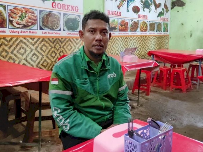  Viral Driver Ojol Linglung di Warung Pecel Lele usai Motor Hilang Dilarikan Penumpang