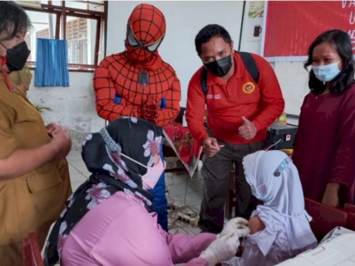 Unik, Ada Spiderman saat Vaksinasi Anak Usia 6-11 Tahun di Medan 