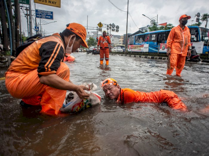 47 RT di Jakarta Banjir dengan Ketinggian Hampir 1 Meter, 57 Orang Mengungsi