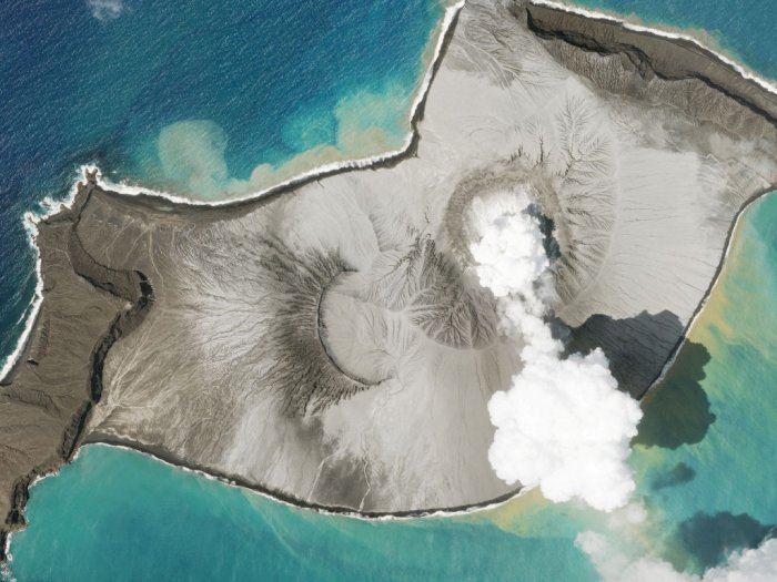 Potret Tonga Sebelum dan Sesudah Letusan Gunung Berapi yang Sebabkan Tsunami