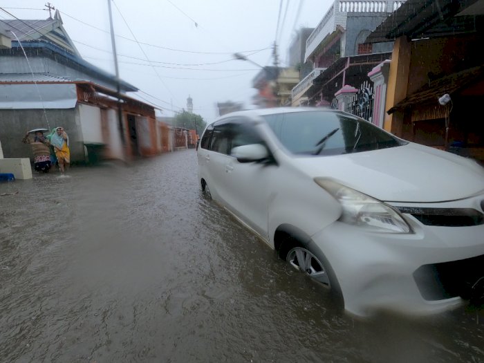 Banjir 1 Meter Rendam Parepare, Sejumlah Kendaraan Mati Mendadak! 