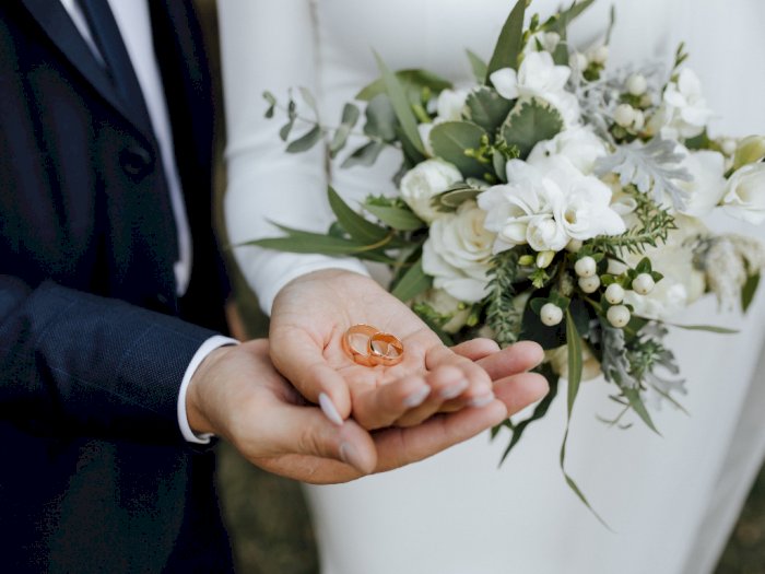 Benarkah Menikah dengan Pria Lebih Muda Kurangi Risiko Kematian pada Wanita?