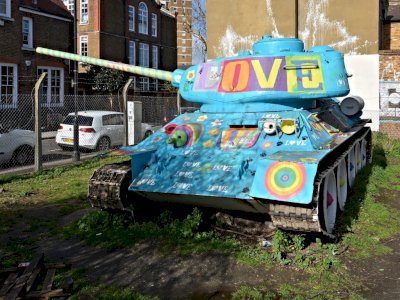 Kisah Menarik Stompie, Tank Asal Rusia yang Diparkirkan Selamanya di London