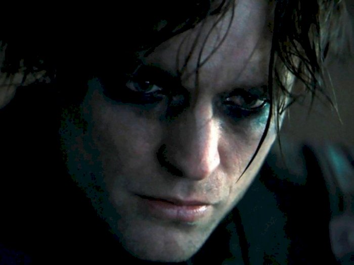Robert Pattinson Pakai Eyeliner Gaya Emo di 'The Batman', Sutradara: Beda dan Dramatis!