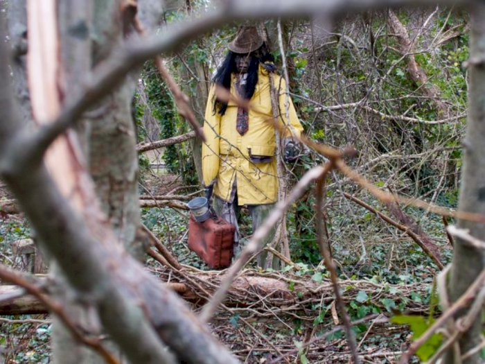 Misteri Sosok Mirip 'Zombie' yang Terbengkalai di Hutan, Tak Ada Petunjuk Apapun