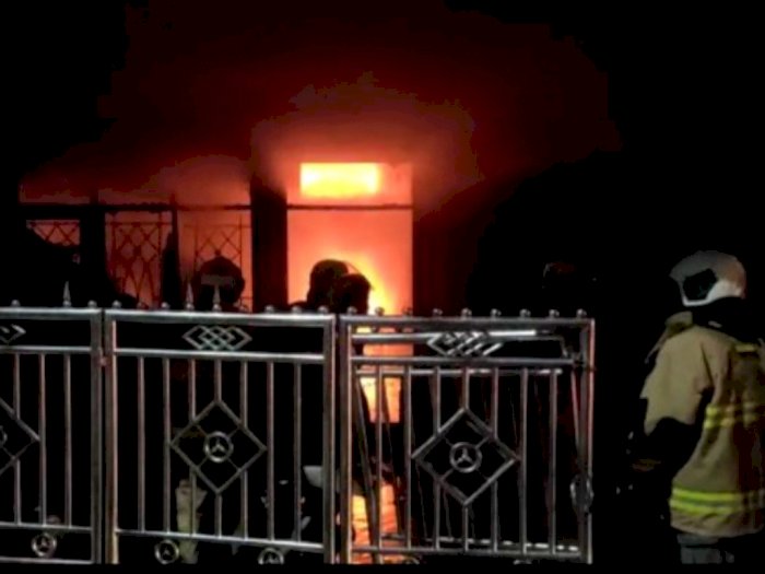 Gudang Minyak Goreng Terbakar di Ciracas, 19 Unit Damkar Dikerahkan