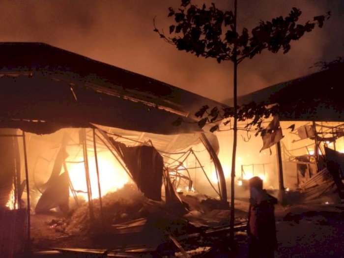 Relokasi Pasar Johar Terbakar, Ganjar Teriaki Kerumunan Warga yang Tutup Akses Jalan