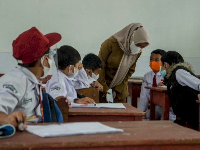 Pemda DKI Jakarta, Jabar, dan Banten, Diminta Patuhi Instruksi Jokowi Evaluasi PTM