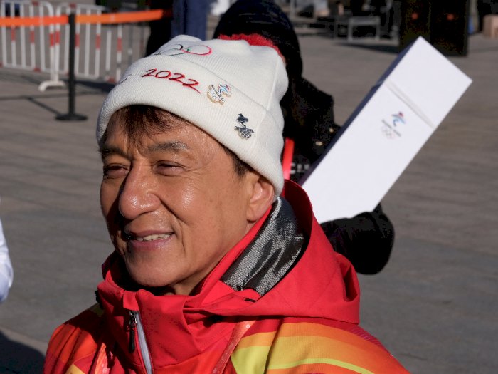 FOTO: Jackie Chan Meriahkan Pawai Obor Olimpiade Beijing 2022