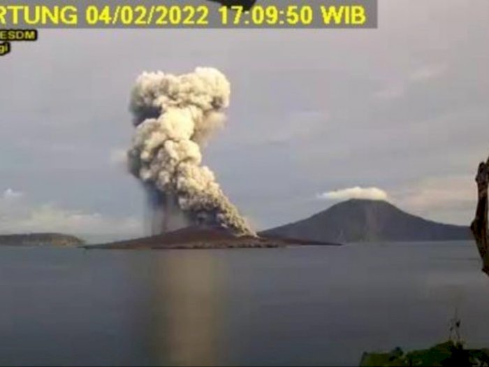 Gunung Anak Krakatau Erupsi 9 Kali, BNPB Tetapkan Level Waspada!