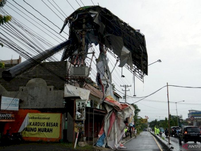 Sebagian Wilayah Indonesia Diterpa Angin Kencang, BMKG Ungkap Penyebabnya