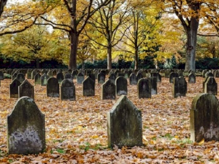 Pantang! Menunjuk Kuburan dengan Jari Telunjuk Bisa Bikin Nasib Sial, Benarkah?