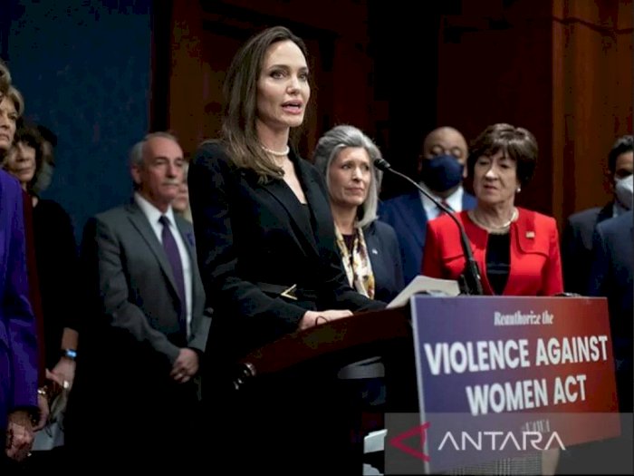 Luluhkan Senator AS, Angelina Jolie Menangis Sampaikan Pidato Kekerasan Terhadap Perempuan