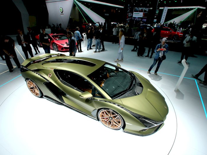 Lamborghini Ingin Mobil Bahan Bakar Bensin Bertahan 8 Tahun Lagi