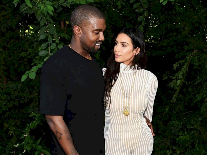 Ngotot Ajak Balikan, Kanye West Kirim Satu Truk Mawar ke Kim Kardashian