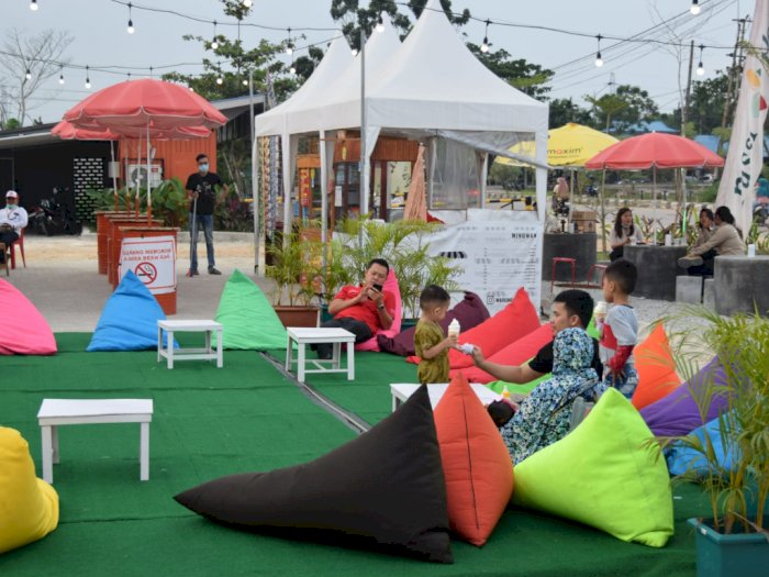 Bukan KFC! KDC Foodpark Tongkrongan Baru, Ada Payung Senja hingga Bertabur Bintang 