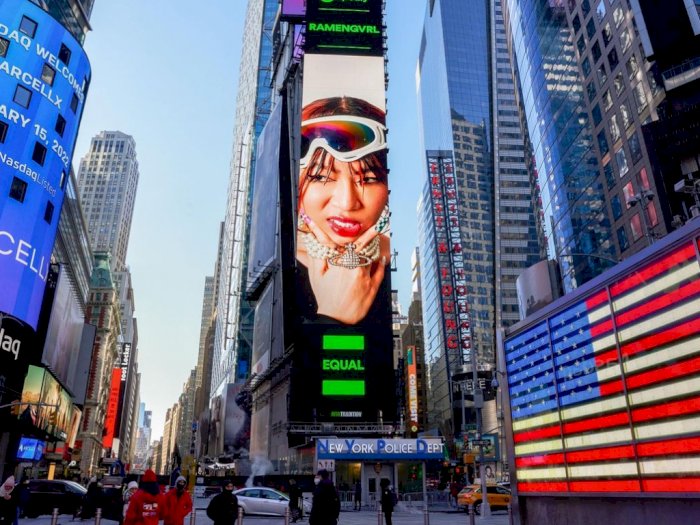 Wajah Rapper Indonesia Ramengvrl Terpampang di Billboard Times Square New York