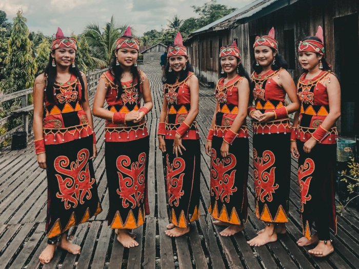 Sejarah Asal-Usul Suku Dayak Berasal dari Kalimantan