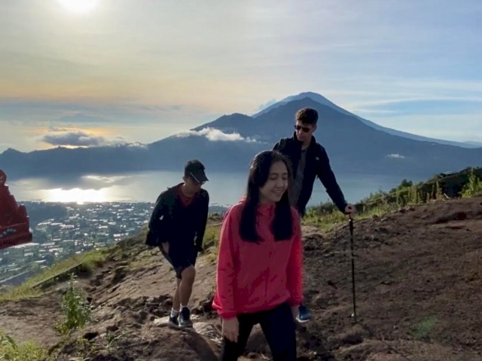 Kintamani, Bali Enggak Cuma Asyik Buat Ngopi Tapi Juga Hiking ke Mount Batur 
