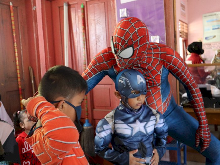Bikin Heboh! Spiderman Lakukan Ini Biar Captain America Mau Vaksin Covid-19
