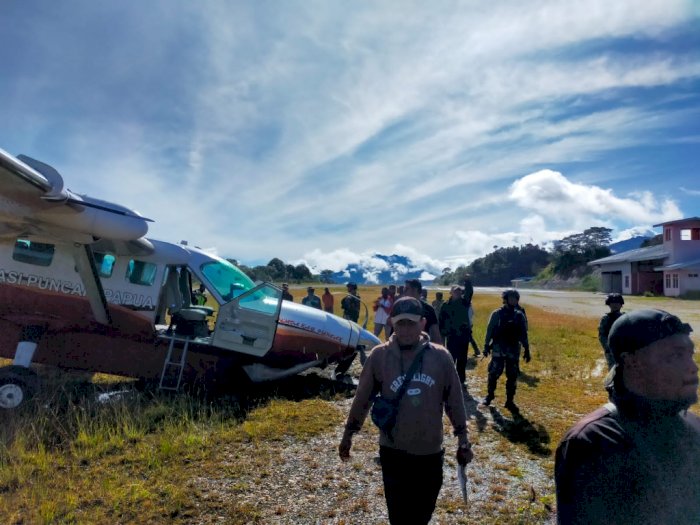 Pecah Ban, Pesawat Pengangkut Sembako Tergelincir di Papua Pagi Tadi