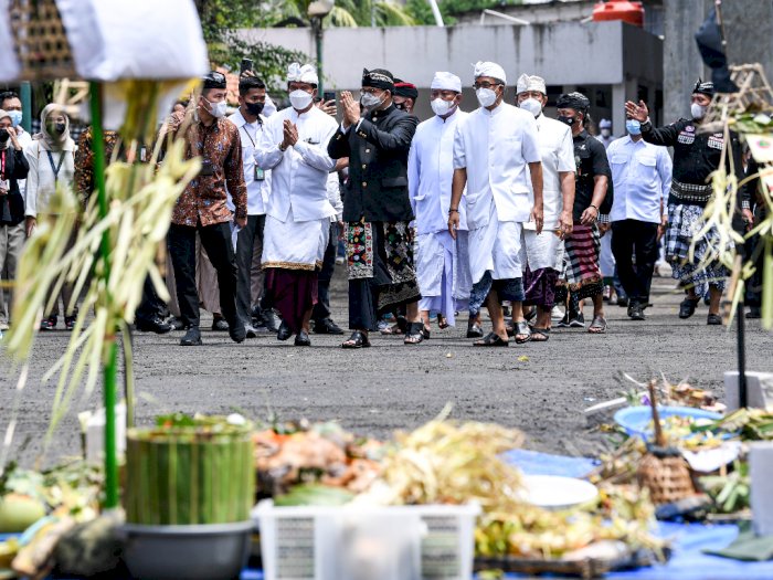 Jakarta Kekurangan Guru Agama Hindu, Anies Siap Cari Solusi