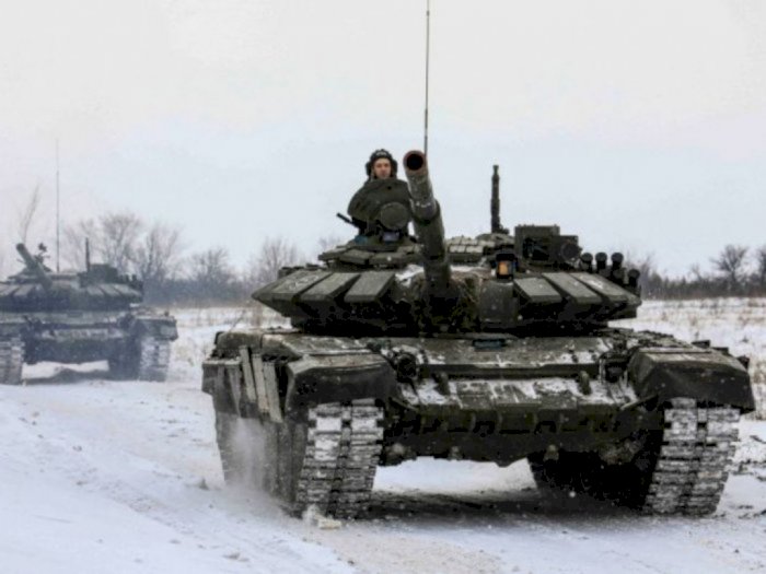 Viral Tentara Rusia Salat di Tengah Hutan Sebelum Serang Ukraina, Konvoi Besar-besaran