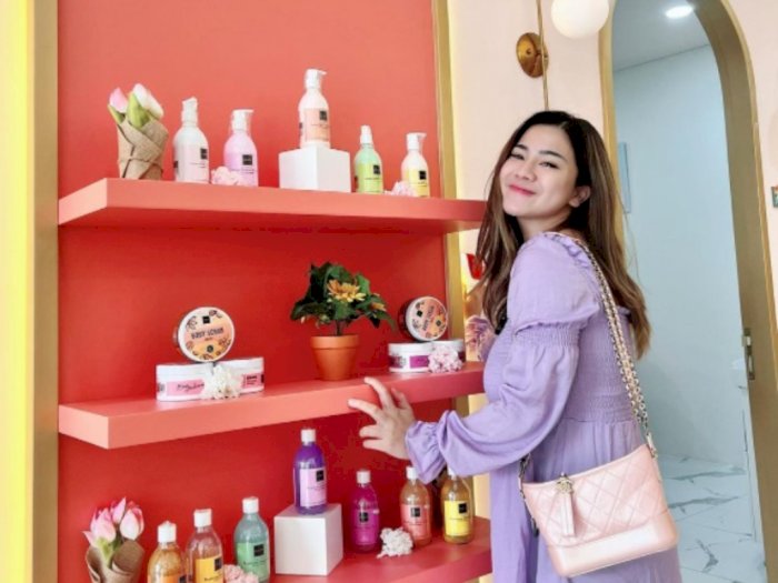 Harumkan Indonesia, Felicya Angelista Bawa Brand Skincarenya ke Paris Fashion Week 2022