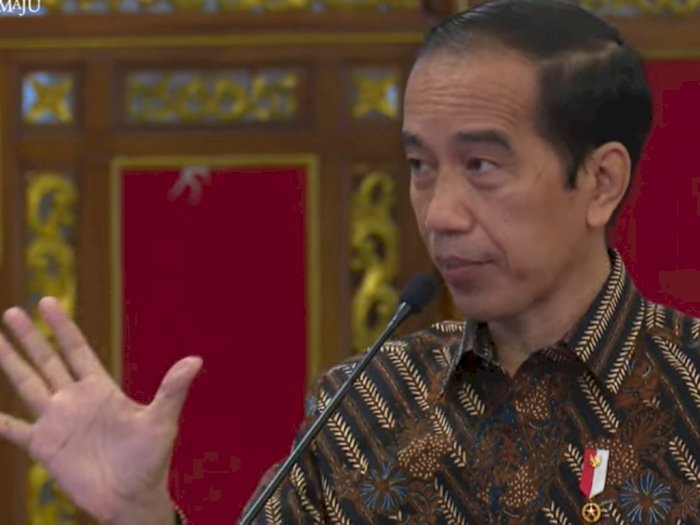 Minta Grup WhatsApp TNI-Polri Ditertibkan, Jokowi: Hati-hati, Saya Baca Itu!