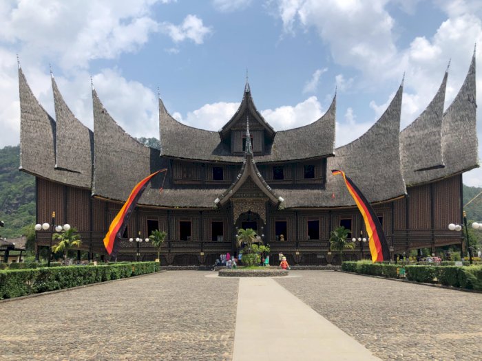 Makna dan Keunikan Rumah Adat Sumatera Barat: Rumah Gadang