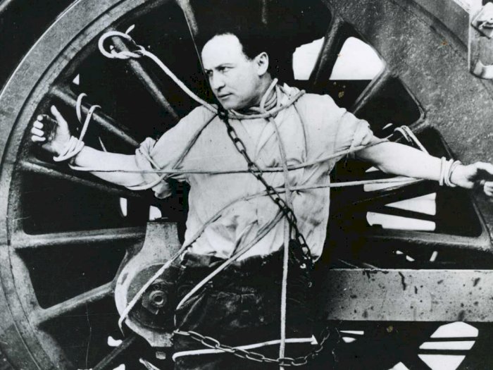 Paramount Sedang Kembangkan Film Harry Houdini, Pesulap Paling Terkenal di Dunia