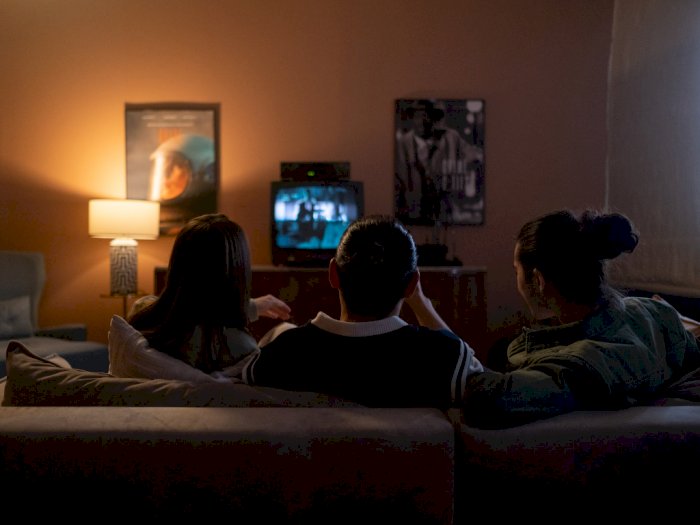 Bukan Cuma Sekadar Hiburan, Menonton Film Juga Bisa Jaga Kesehatan Mental