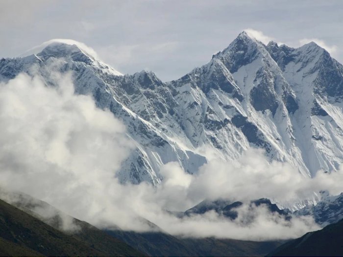 Bukan Everest, Gunung di Ekuador Ini Ternyata Gunung Paling Tinggi di Dunia! 