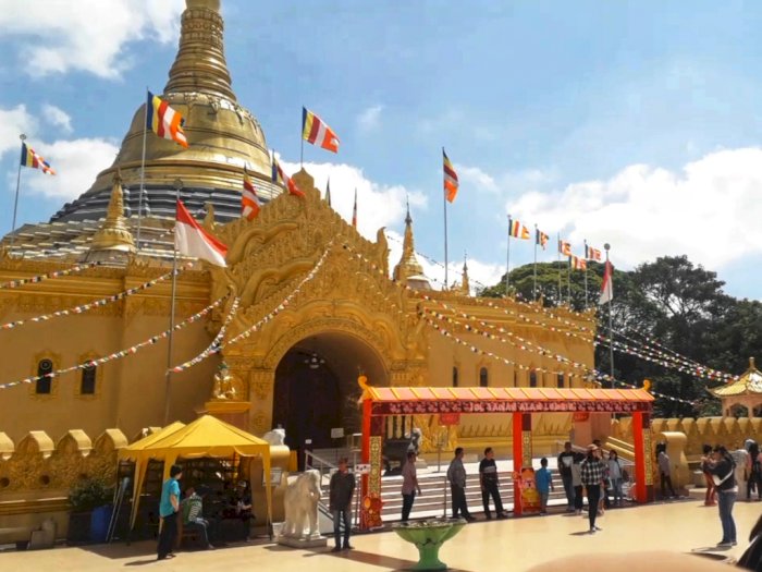 Ada Pagoda Emas Tertinggi di Indonesia Mirip Pagoda di Myanmar 