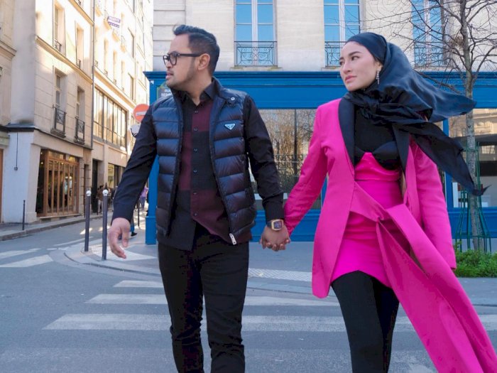 Intip Gaya Hijab Shandy Purnamasari yang Hadir di Paris Fashion Show, Modis Banget!