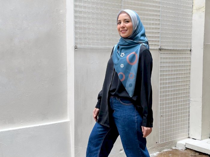 Perjalanan Hijrah Tya Ariestya yang Kini Outfitnya Jadi Inspirasi Muslimah