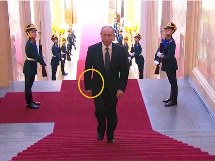 Perhatikan Tangan Kanan Putin yang Kaku Saat Berjalan, Benarkah Agar Mudah Membunuh?