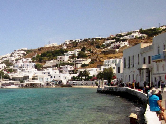 Eksotisme Pulau Paling Glamor di Yunani, Tempat Liburan Luna Maya Sampai Gigi Hadid!