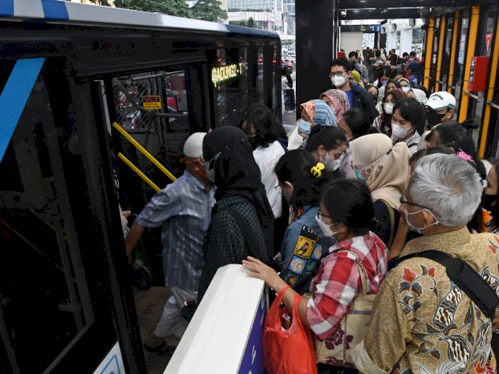 46 Halte TransJakarta akan Direvitalisasi Biar Penumpang Gak Menumpuk, Anggarannya Rp600 M