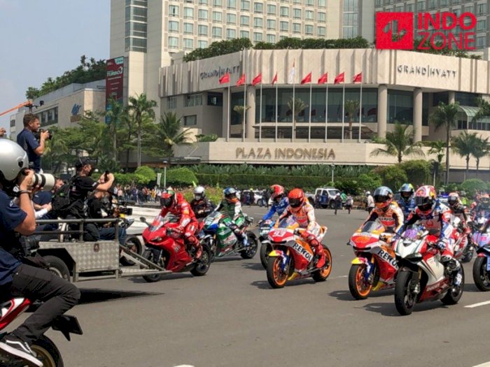 Blaaarrr! Momen Geberan Motor Pebalap MotoGP Saat Parade di Jakarta, Berasa di Sirkuit