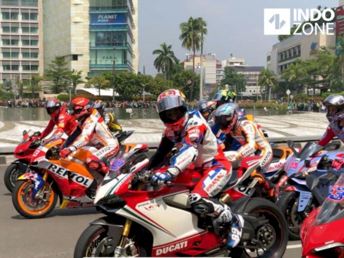 Ikut Berkerumun Tonton Parade MotoGP, Warga: Ada Valentino Rossi Nggak?