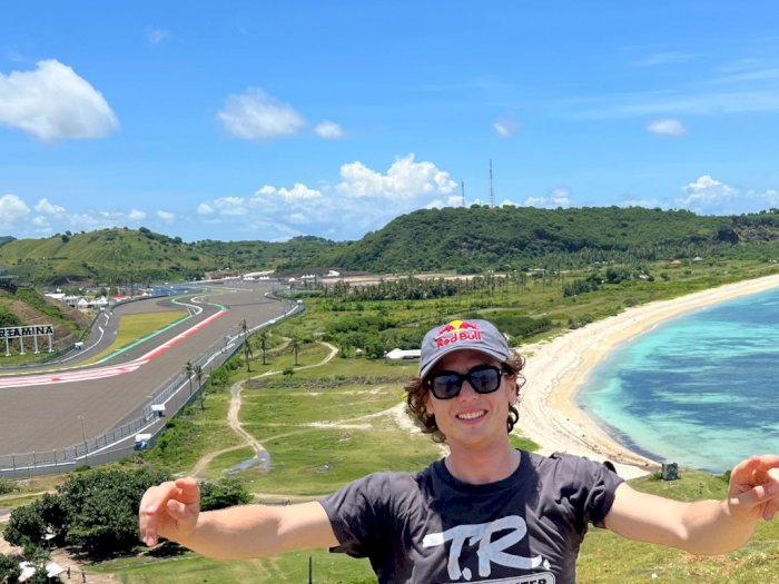 Momen Para Pembalap Nikmati Indahnya Pantai di Lombok sebelum Ajang MotoGP Dimulai