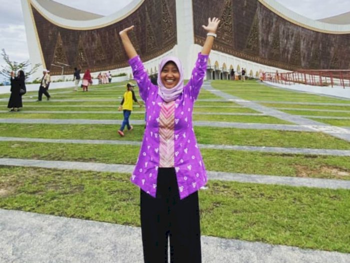 Outfit Sederhana Stafsus Presiden Ayu Kartika Dewi, Senang Pakai Kutubaru saat Bepergian