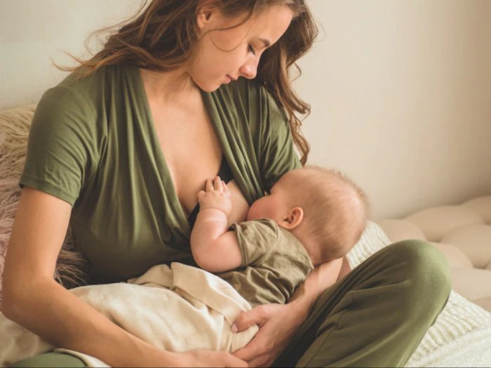 Tips Menyusui Bayi bagi Ibu Muda dari Dokter Ayudya, Salah Satunya Posisi Harus Benar