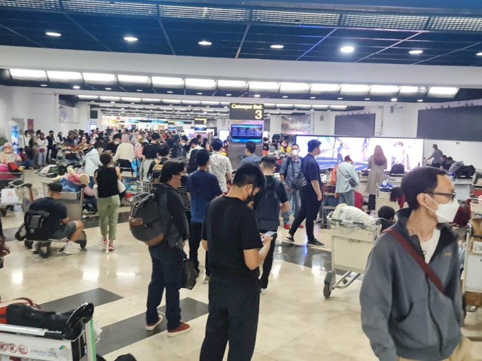 Viral Penumpukan Penumpang Tunggu Bagasi di Bandara Soekarno-Hatta, Lion Air Minta Maaf